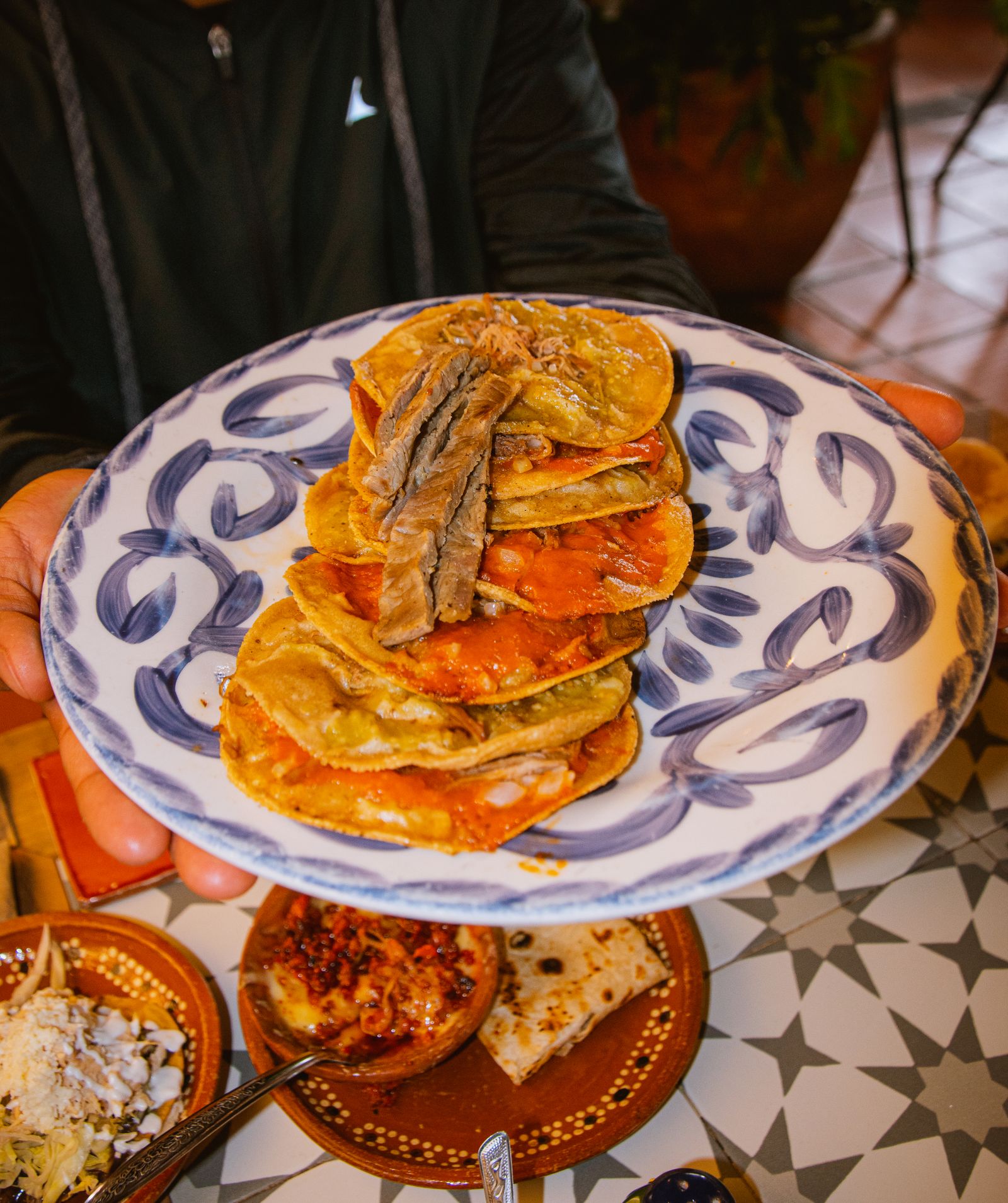 Plato de tacos servido en Morelia